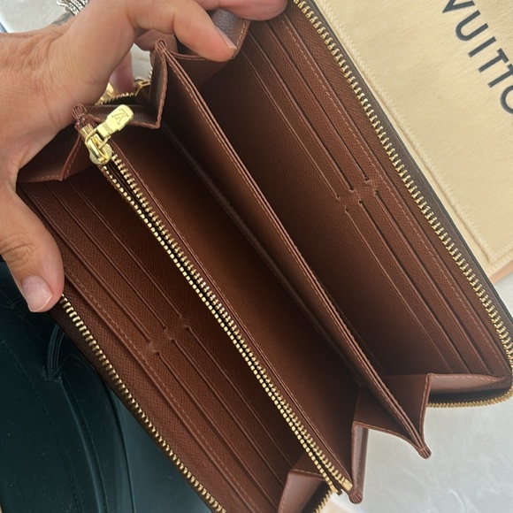 Wallet - Picture 2 of 6